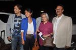 Vivek Oberoi leaves for IIFA with family in Mumbai Airport on 23rd June 2011 (21).JPG